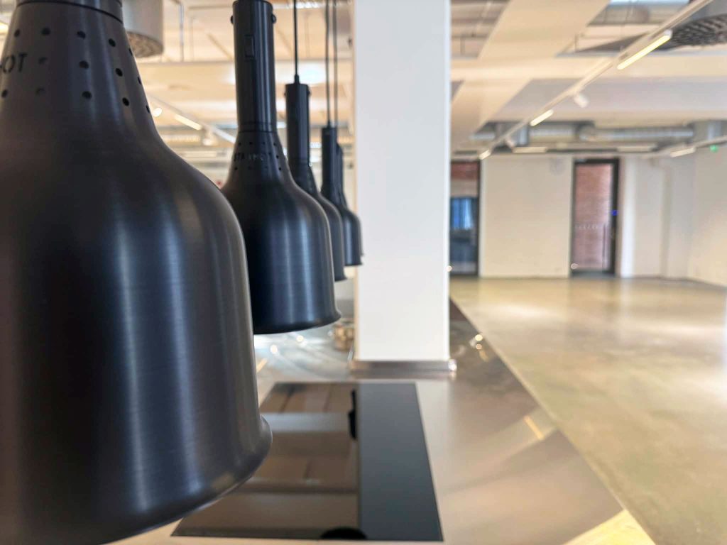 Sisätilan valaistusratkaisu uudessa museo- ja tiedekeskuksessa.